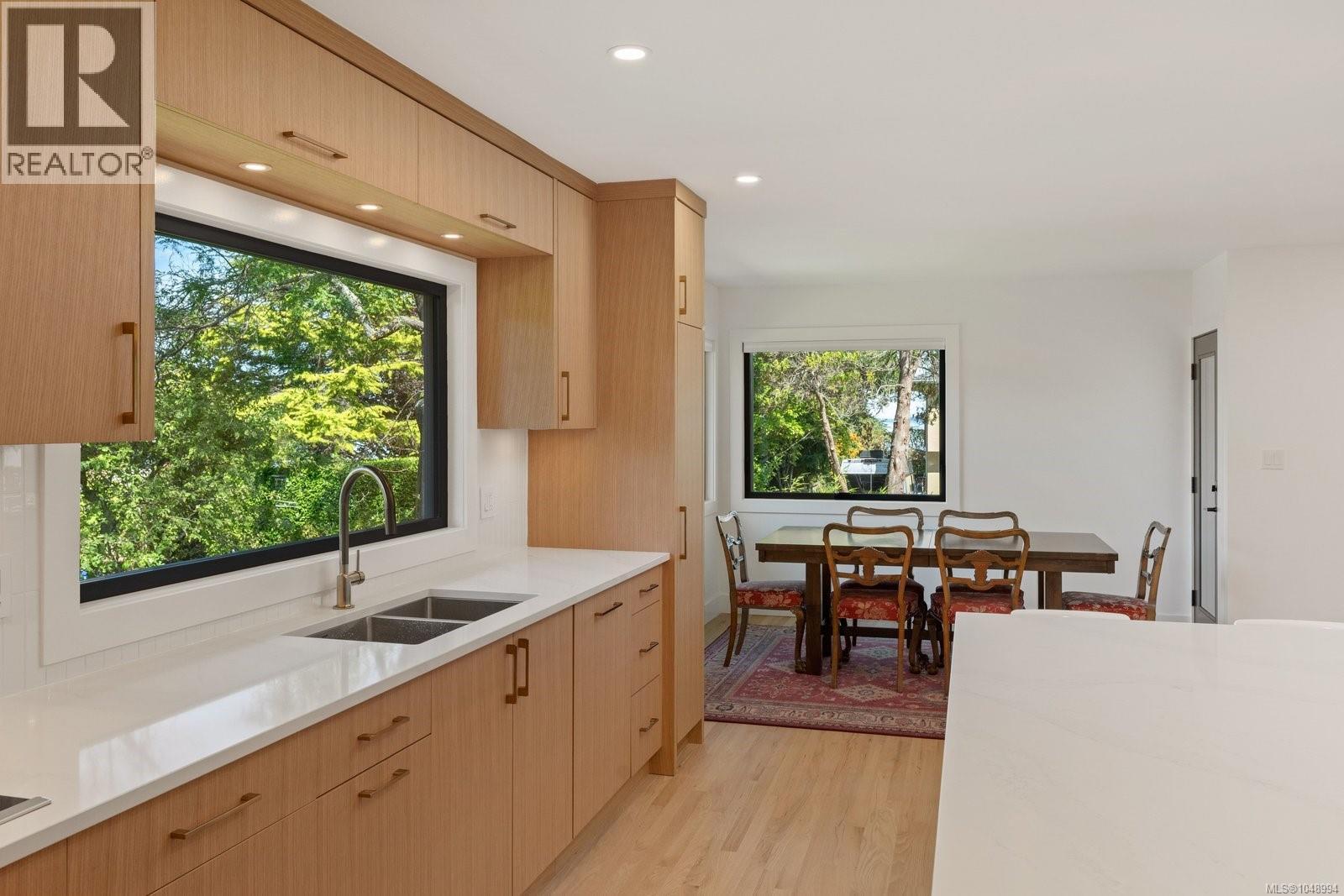 1601 Mileva Lane, Saanich, British Columbia  V8N 2V6 - Photo 5 - 1048994