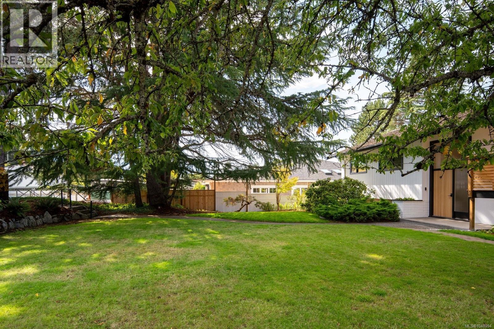 1601 Mileva Lane, Saanich, British Columbia  V8N 2V6 - Photo 50 - 1048994