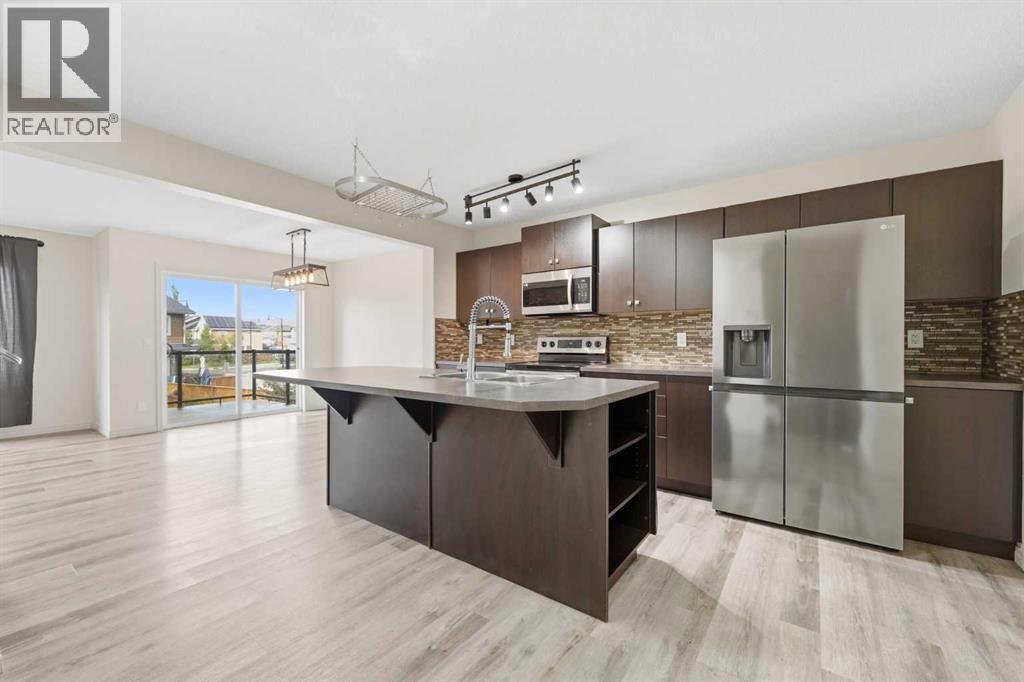161 Sunset Common, Cochrane, Alberta  T4C 0L9 - Photo 5 - A2343544