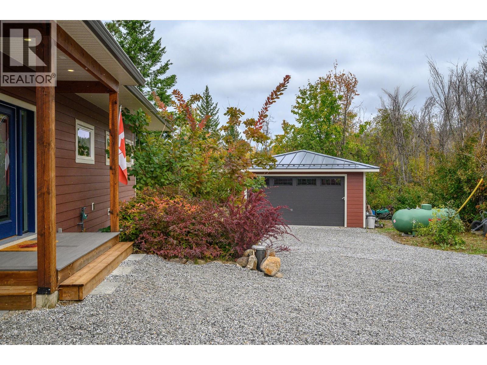 7936 Mclennan Road, Vernon, British Columbia  V1B 3S7 - Photo 3 - 10398711