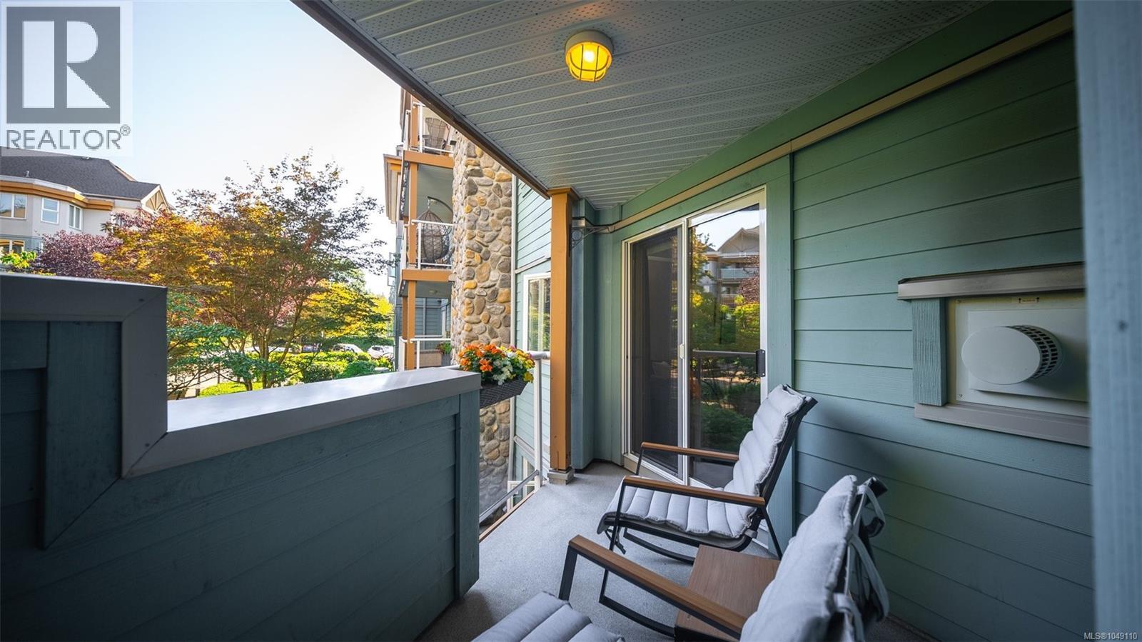 Unique privacy on the deck and in the unit.