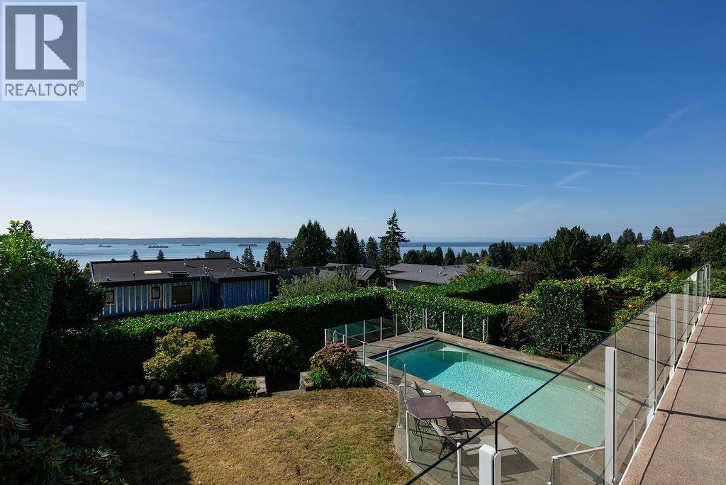 2316 Nelson Avenue, West Vancouver, British Columbia  V7V 2R2 - Photo 3 - R3163513