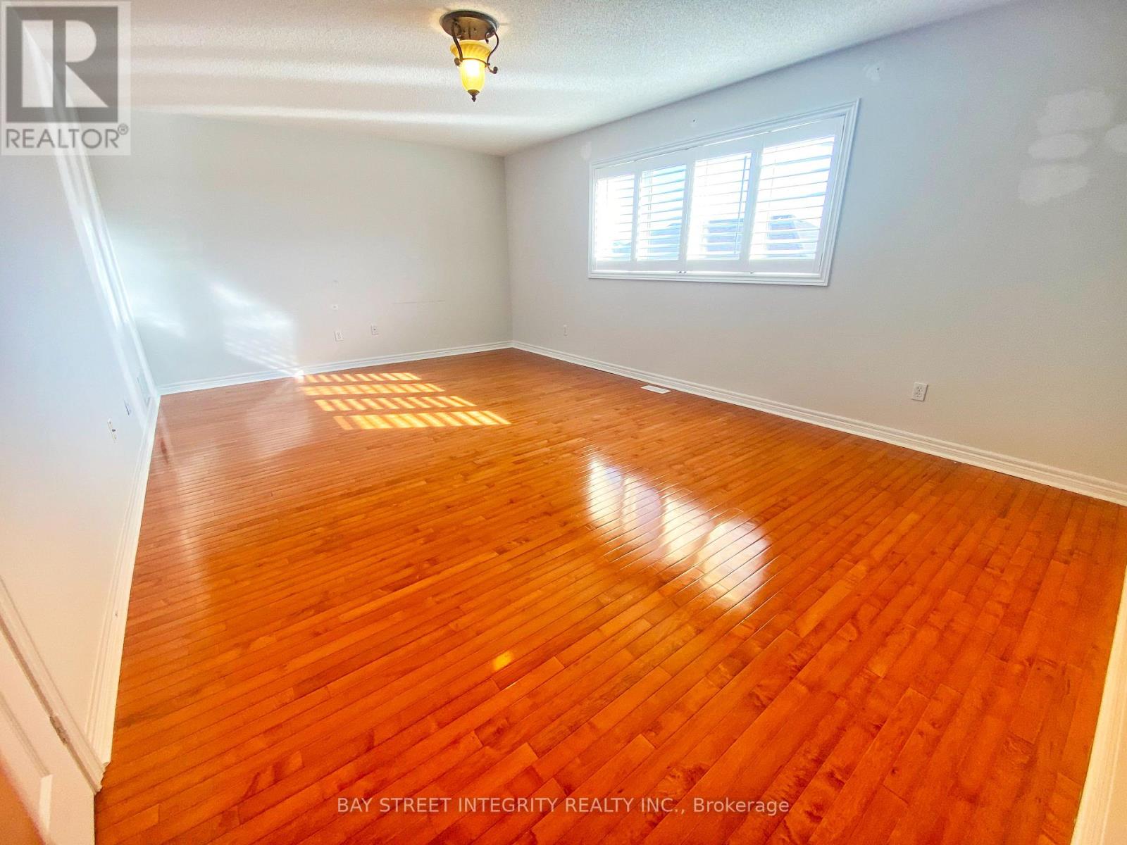 Main 114 Red River Crescent, Newmarket, Ontario  L3X 2R1 - Photo 12 - N13777252