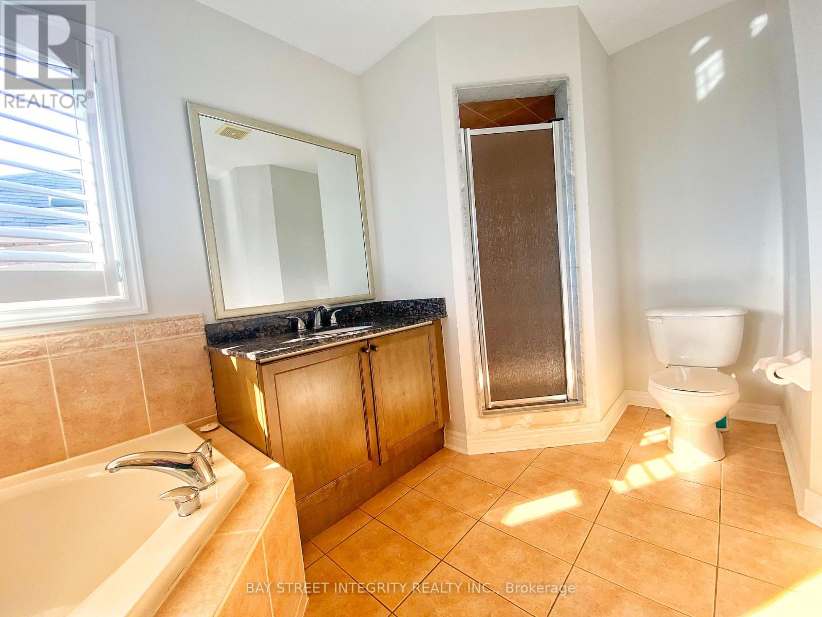 Main 114 Red River Crescent, Newmarket, Ontario  L3X 2R1 - Photo 18 - N13777252