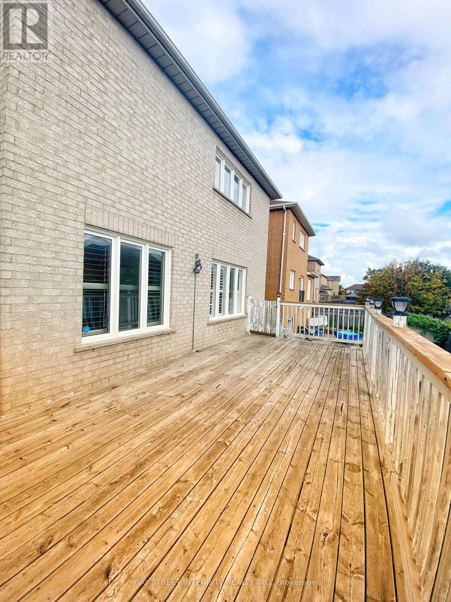 Main 114 Red River Crescent, Newmarket, Ontario  L3X 2R1 - Photo 23 - N13777252