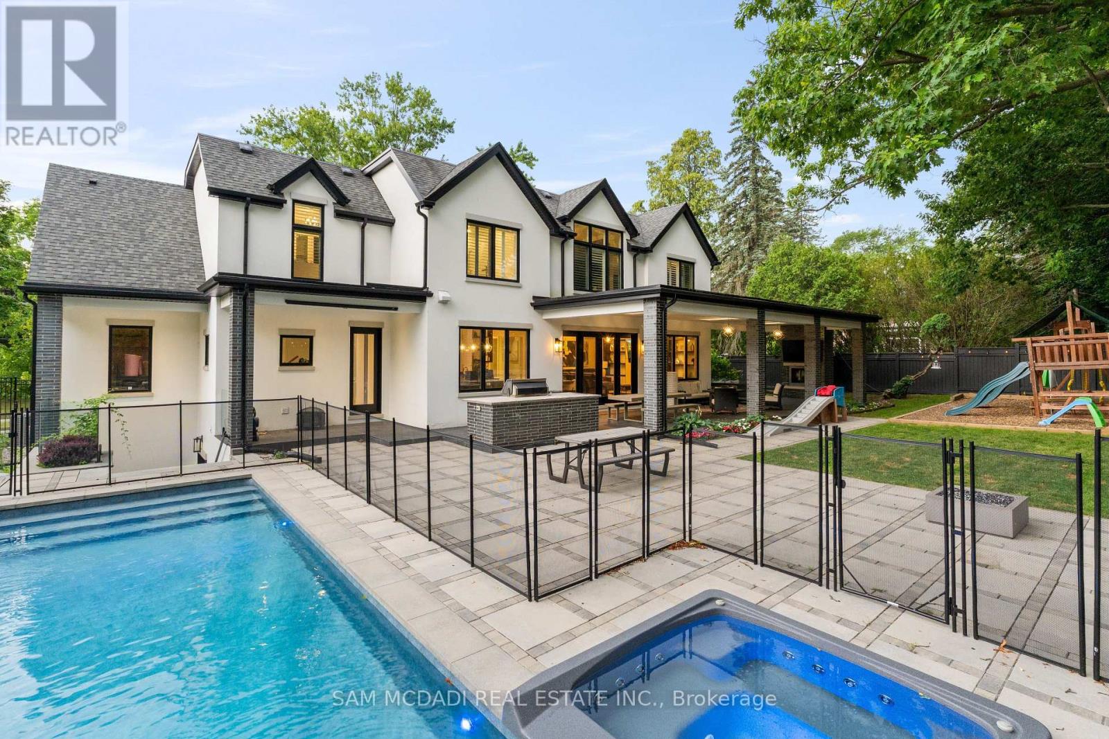 231 Wedgewood Drive, Oakville, Ontario  L6J 4R6 - Photo 4 - W13777260