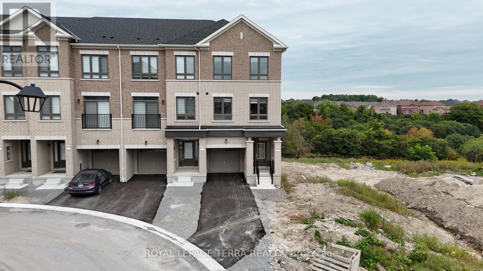 51 UPPER PARADISE WAY, Whitby, Ontario