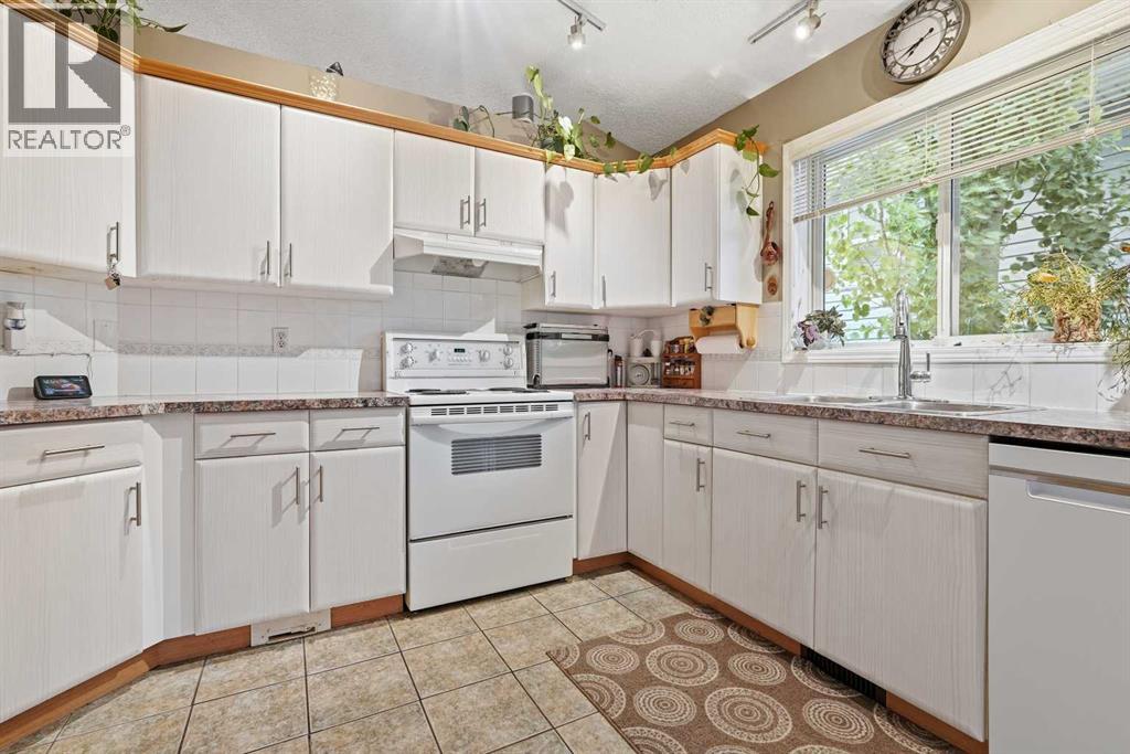 23 Hidden Ridge Place Nw, Calgary, Alberta  T3A 5V8 - Photo 15 - A2344366