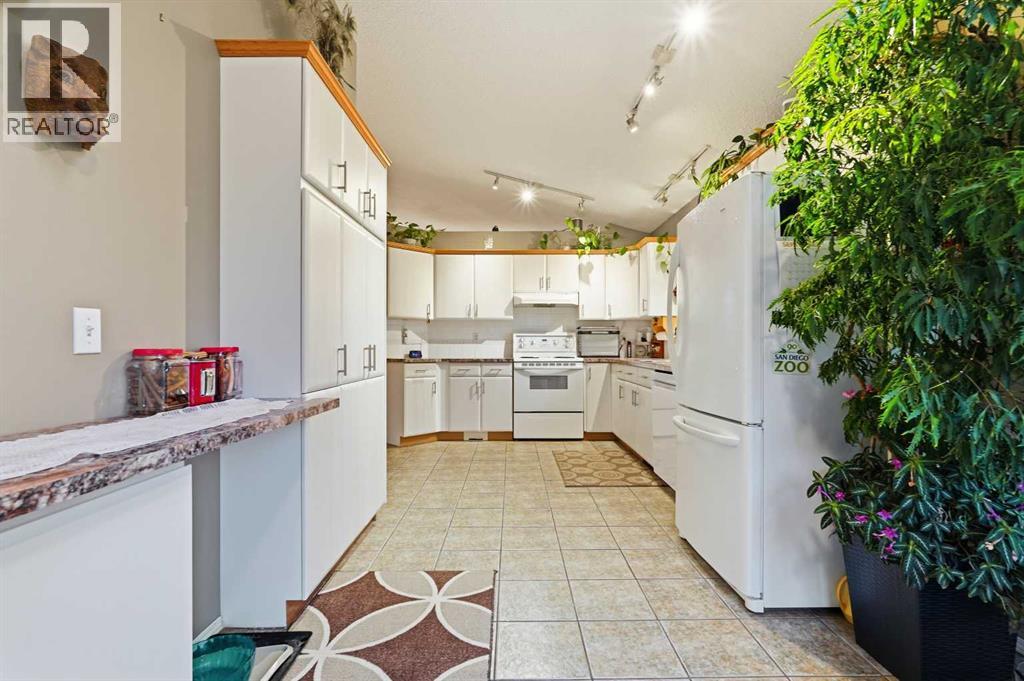 23 Hidden Ridge Place Nw, Calgary, Alberta  T3A 5V8 - Photo 13 - A2344366