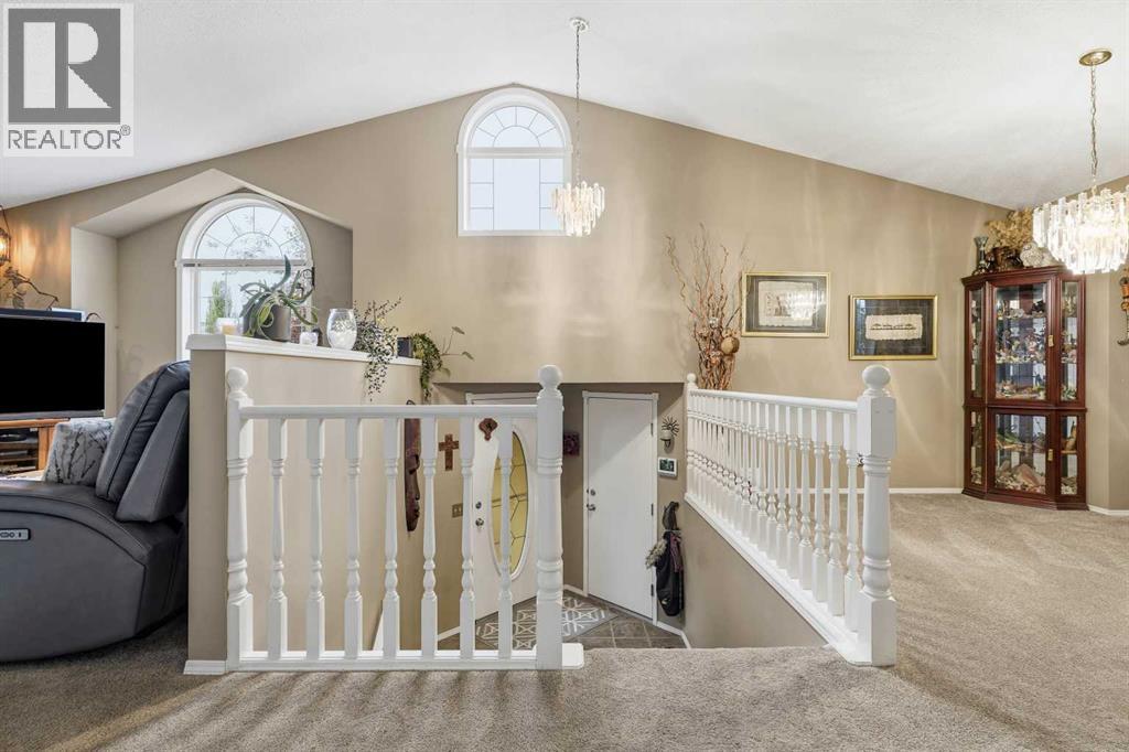 23 Hidden Ridge Place Nw, Calgary, Alberta  T3A 5V8 - Photo 6 - A2344366