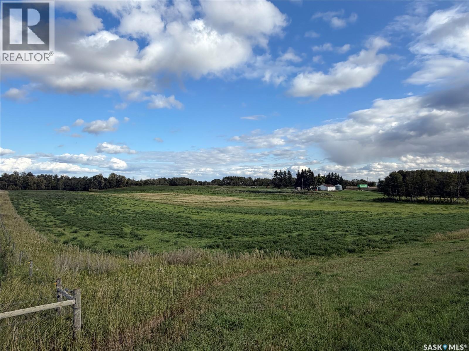 Thiessen Acreage photo 3