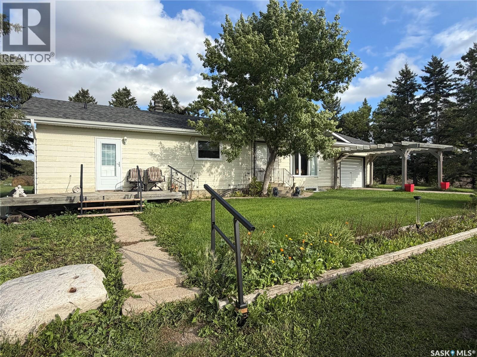 Thiessen Acreage photo 2