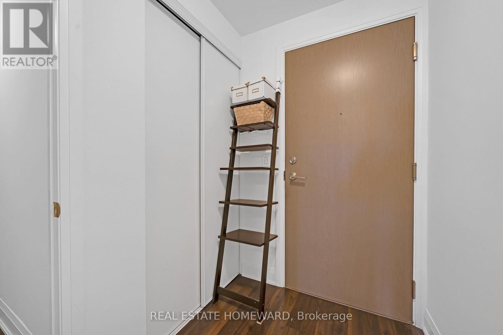 1717 - 160 Vanderhoof Avenue, Toronto, Ontario  M4G 0B7 - Photo 2 - C13758042