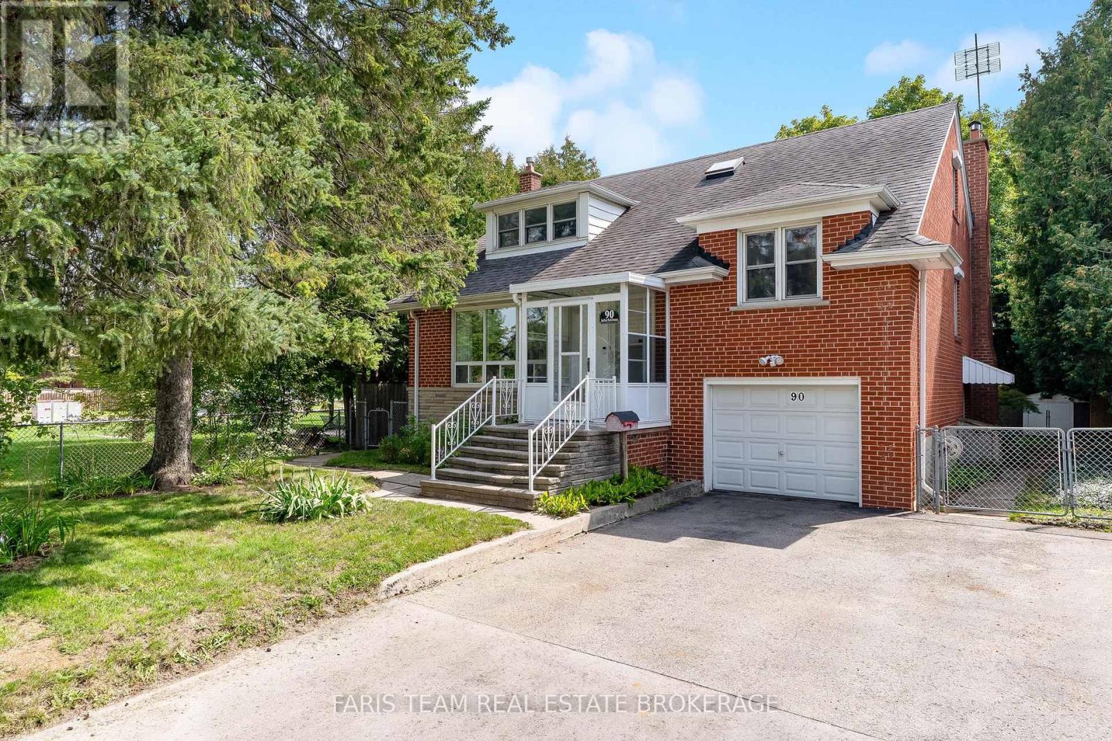 90 BEDFORD PARK AVENUE, Richmond Hill, Ontario