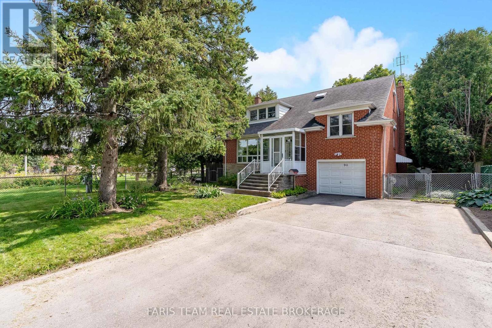 90 Bedford Park Avenue, Richmond Hill, Ontario  L4C 2N8 - Photo 2 - N13777280