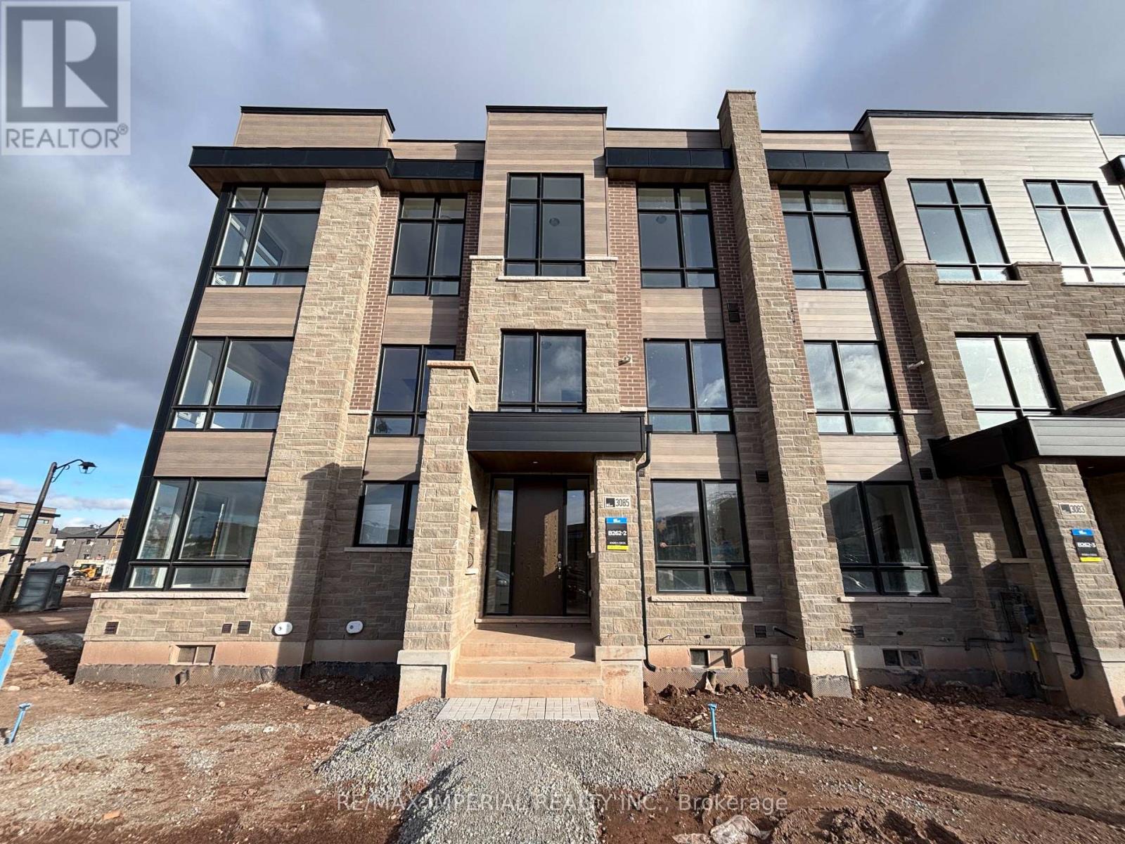 3085 WELSMAN GARDENS, Oakville, Ontario