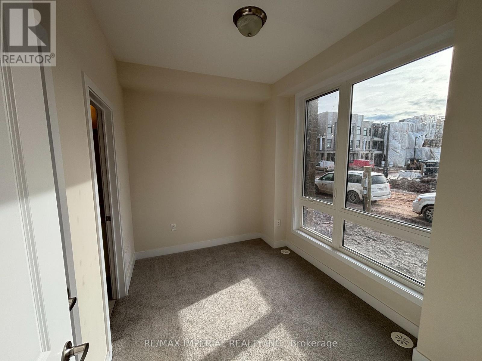 3085 Welsman Gardens, Oakville, Ontario  L6H 7Z1 - Photo 3 - W13777284