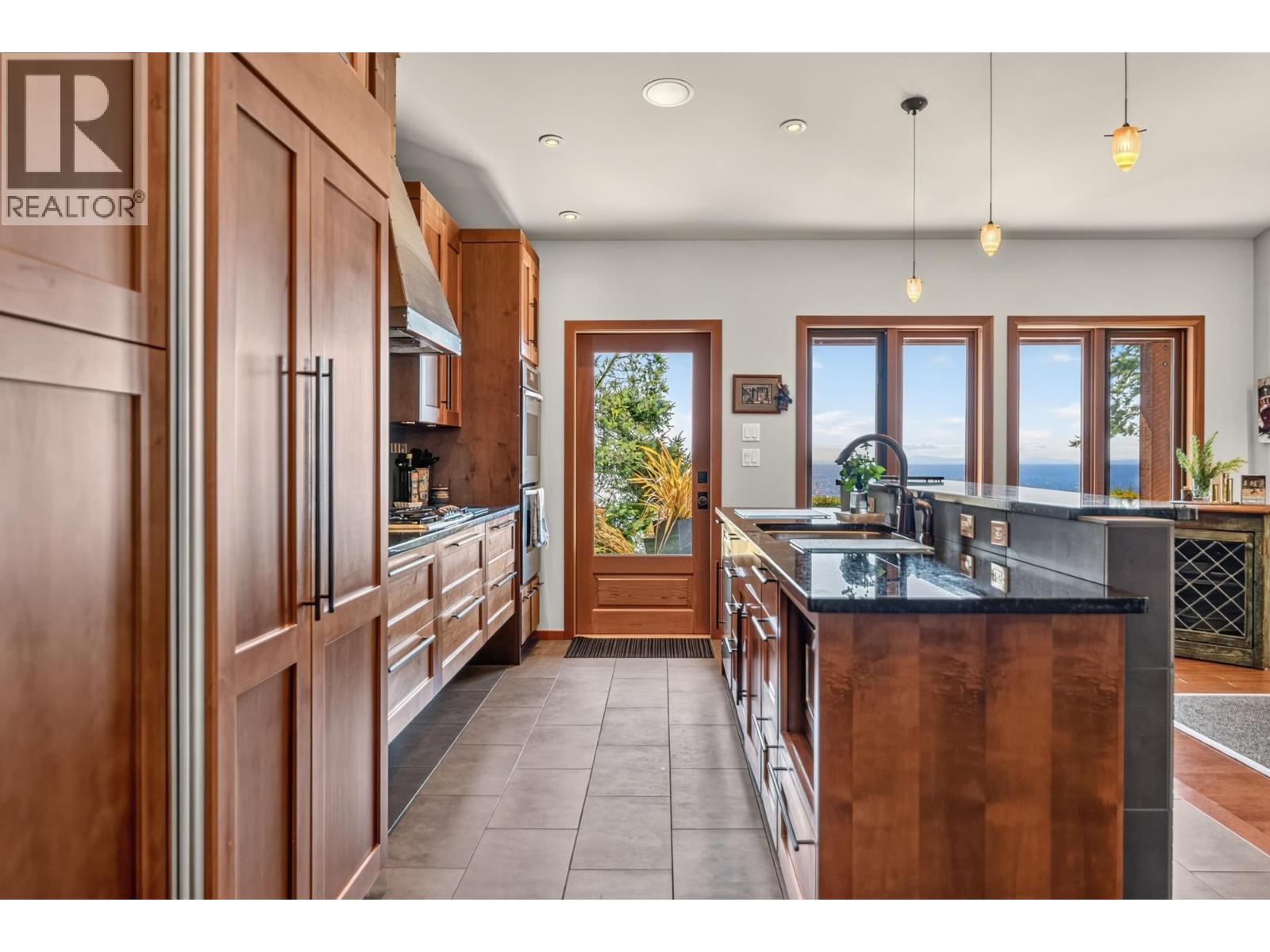 987 Gower Point Road, Gibsons, British Columbia  V0N 1V3 - Photo 11 - R3164718