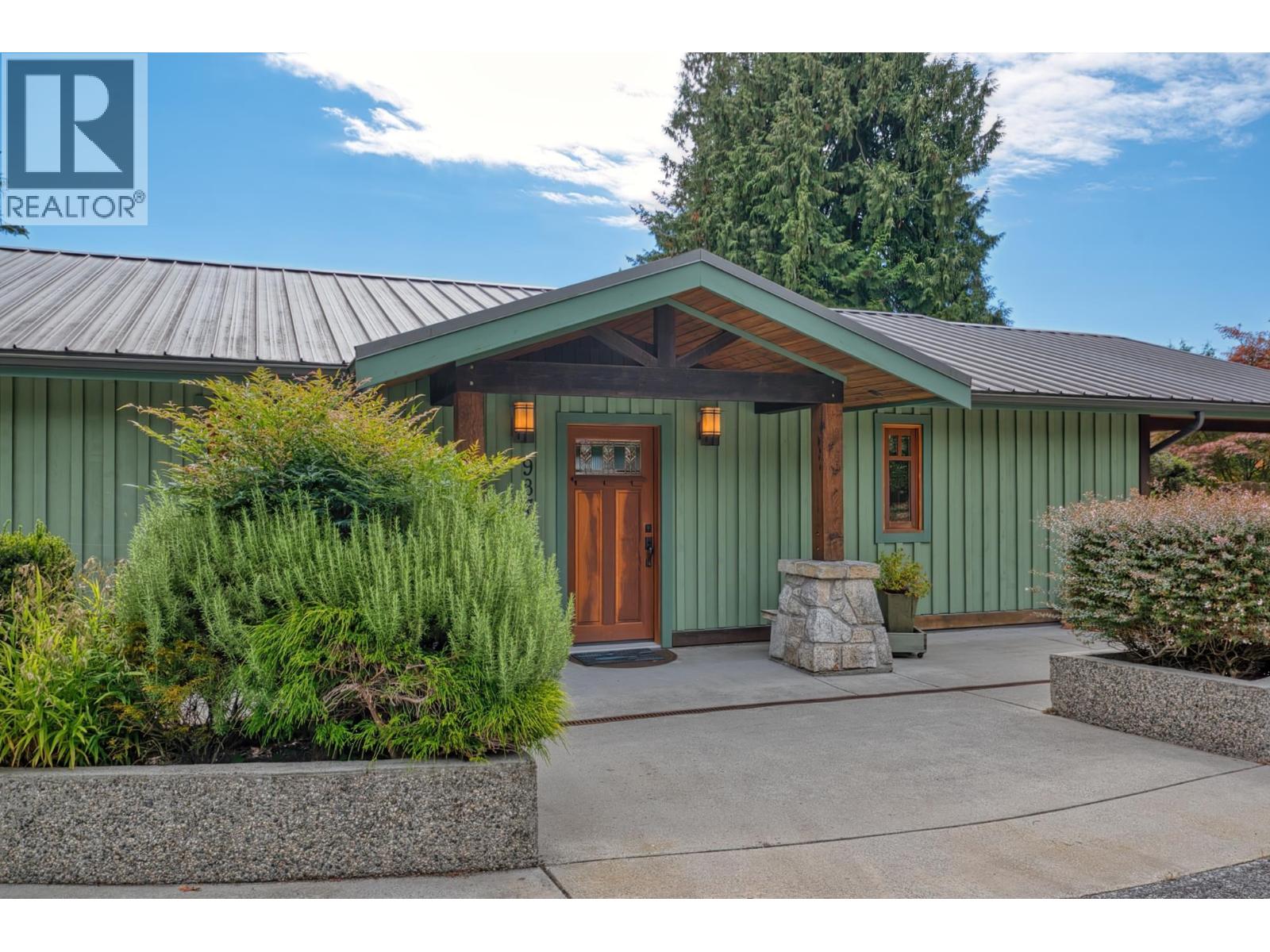 987 Gower Point Road, Gibsons, British Columbia  V0N 1V3 - Photo 2 - R3164718