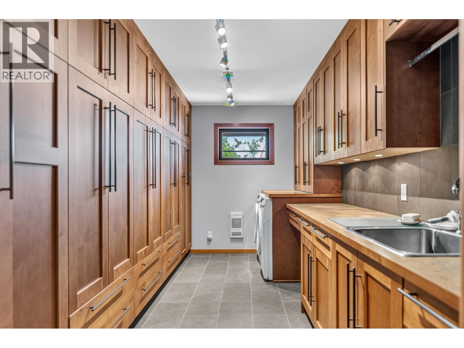 987 Gower Point Road, Gibsons, British Columbia  V0N 1V3 - Photo 24 - R3164718