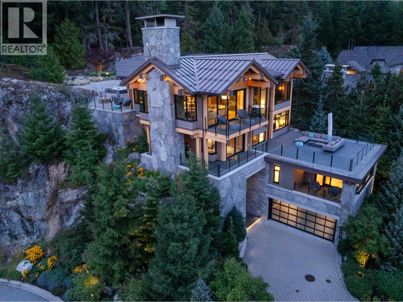 7465 TREETOP LANE, whistler, British Columbia