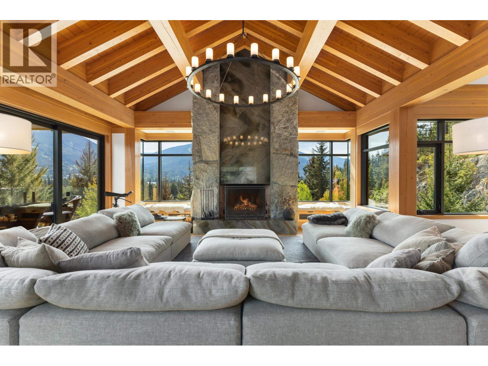 7465 Treetop Lane, Whistler, British Columbia  V8E 0E9 - Photo 2 - R3164719