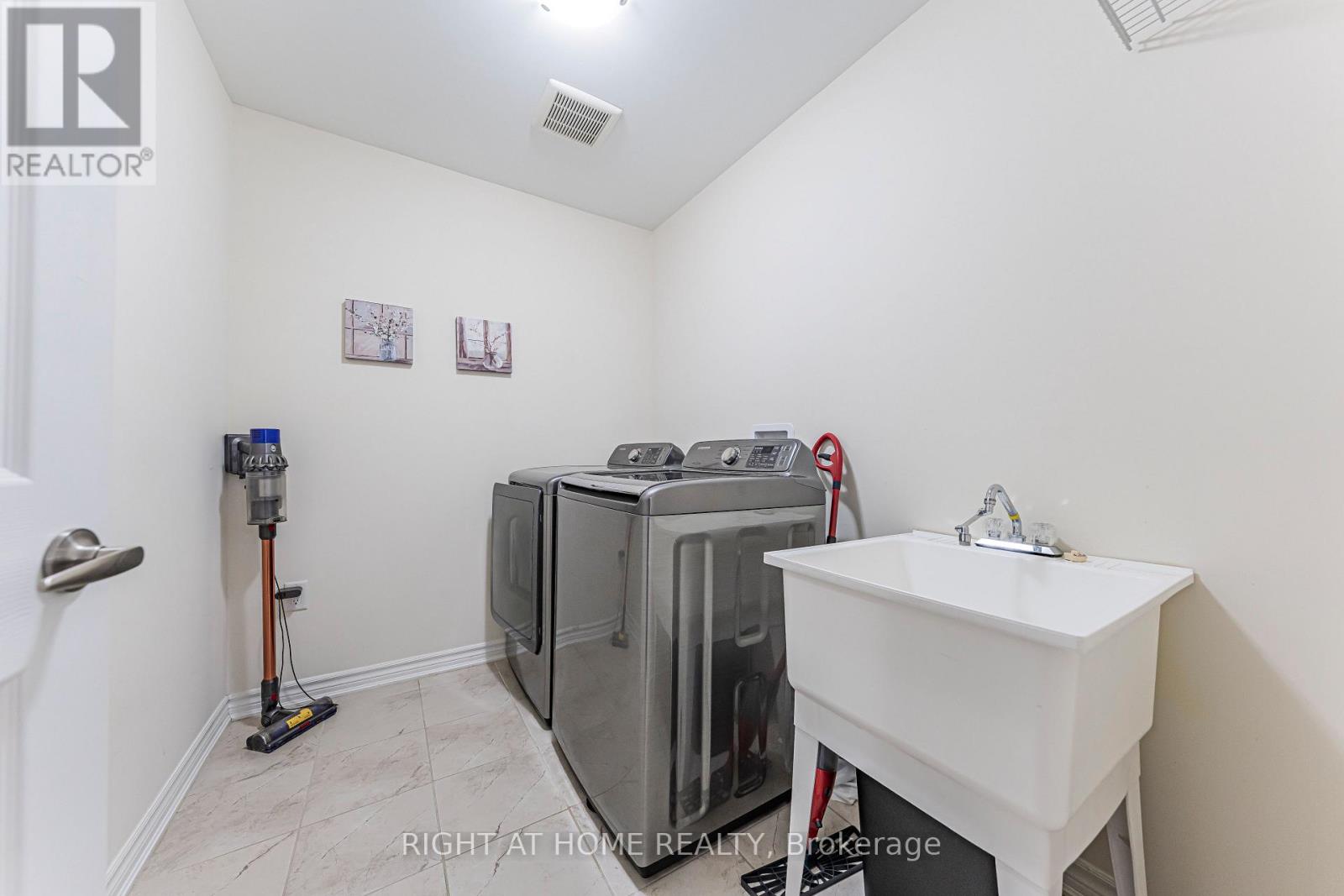 1249 Leger Way, Milton, Ontario  L9E 1E4 - Photo 24 - W13777314