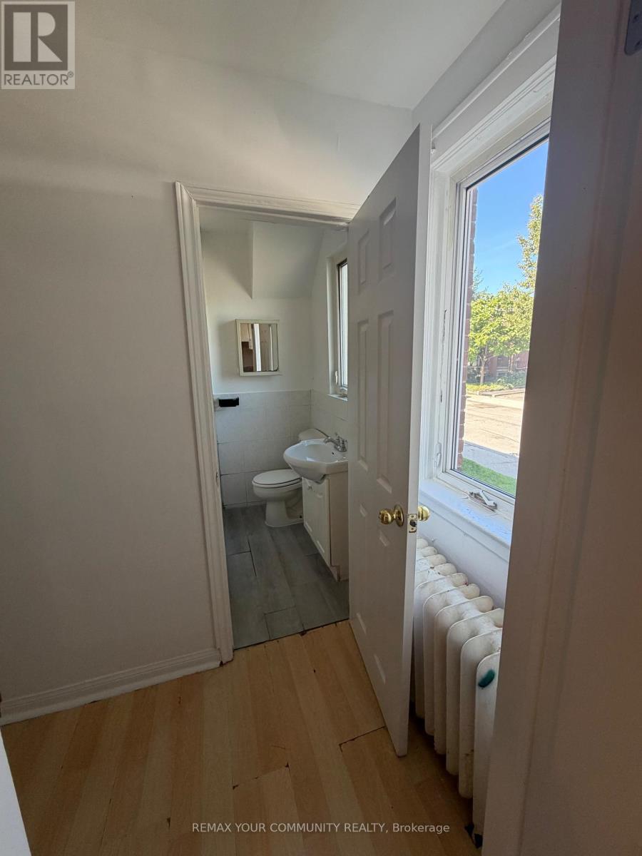 127 Morrison Avenue, Toronto, Ontario  M6E 1M5 - Photo 12 - W13777318