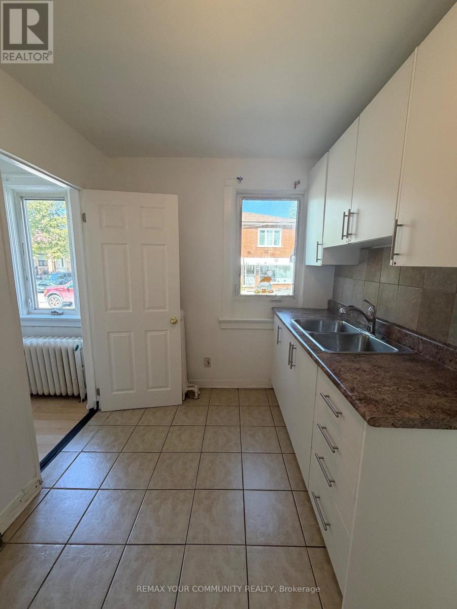 127 Morrison Avenue, Toronto, Ontario  M6E 1M5 - Photo 5 - W13777318