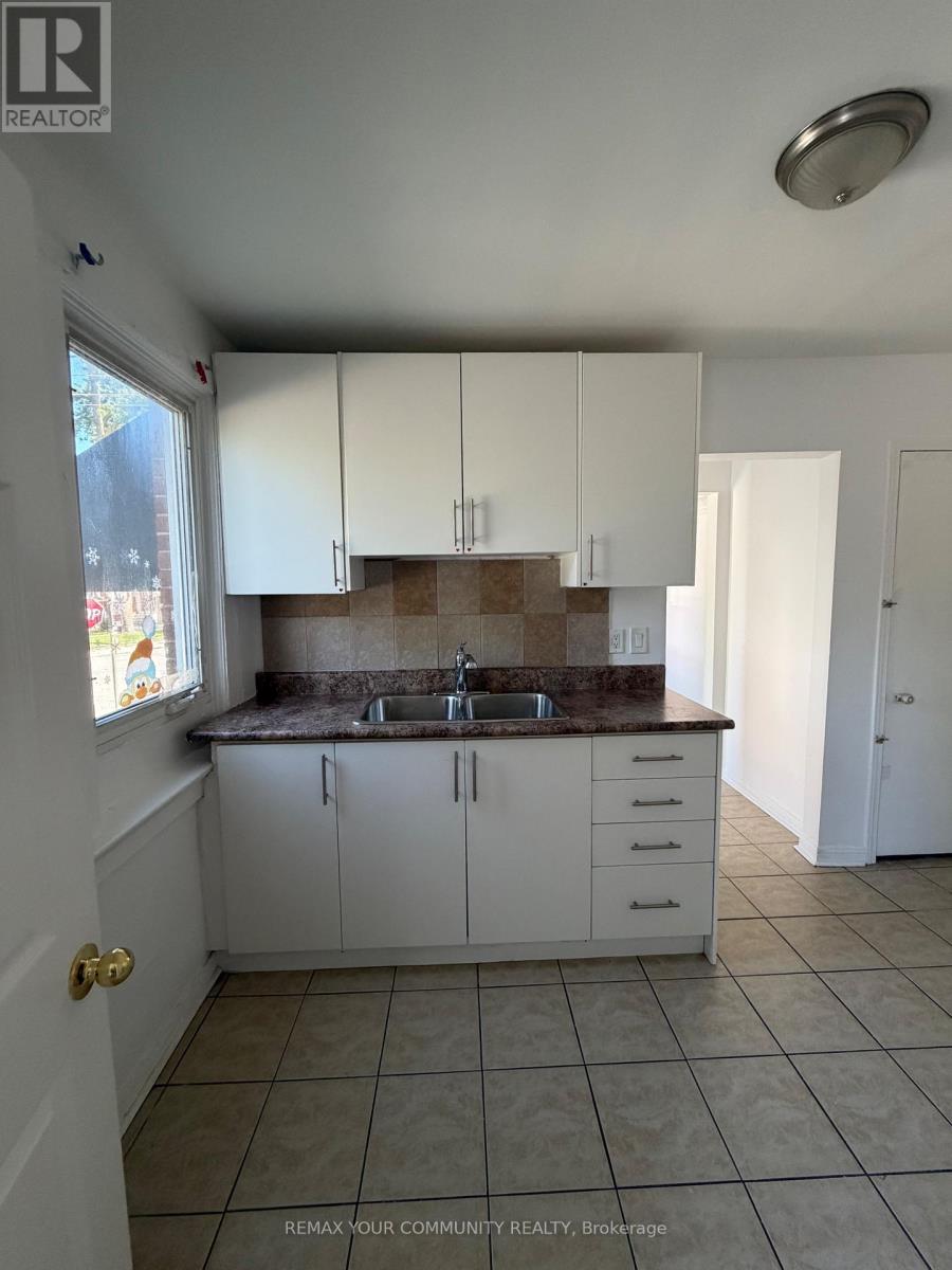 127 Morrison Avenue, Toronto, Ontario  M6E 1M5 - Photo 7 - W13777318