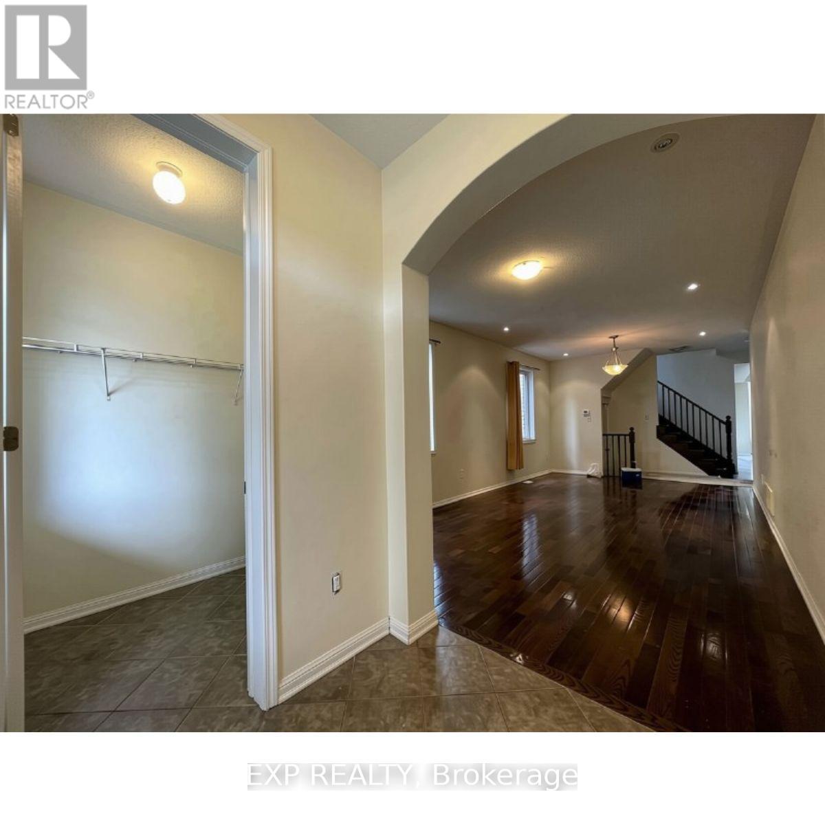 58 Meadowcrest Lane, Brampton, Ontario  L7A 0V7 - Photo 4 - W13777330