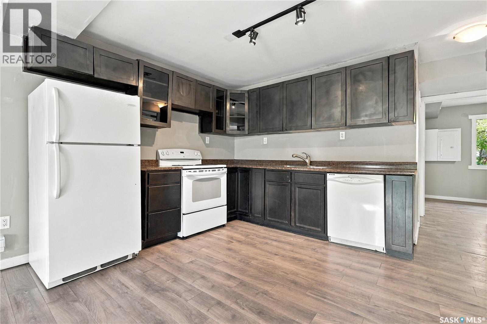 916 Athol Street, Regina, Saskatchewan  S4T 3B7 - Photo 1 - SK048329