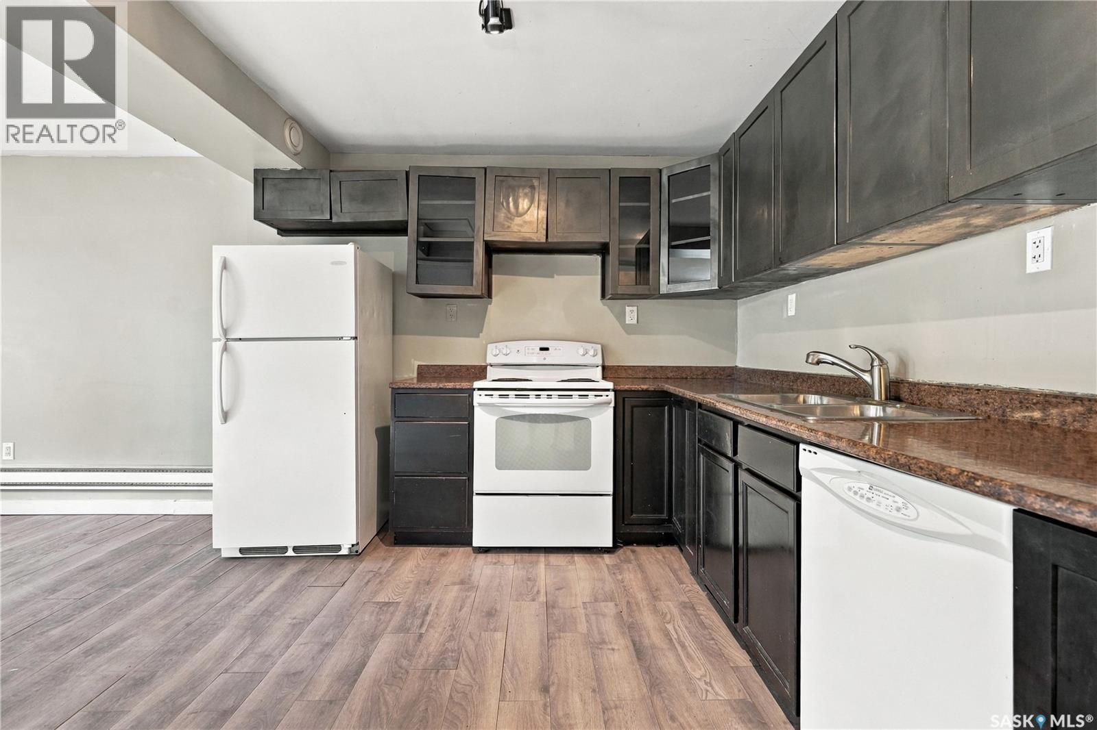 916 Athol Street, Regina, Saskatchewan  S4T 3B7 - Photo 2 - SK048329