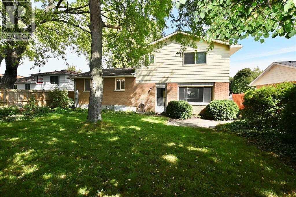 1147 CAMBRIDGE CRESCENT Sarnia Ontario Canada N7S4A1 2