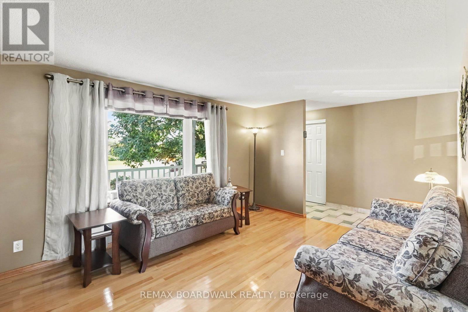 389 Hatfield Crescent, Ottawa, Ontario  K1E 1M6 - Photo 6 - X13777344