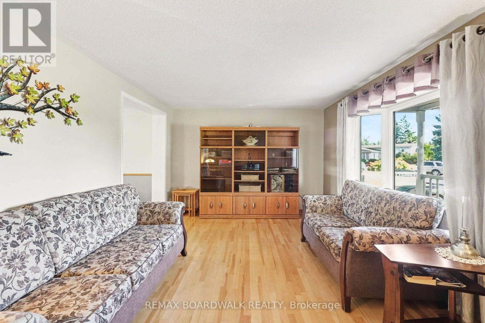389 Hatfield Crescent, Ottawa, Ontario  K1E 1M6 - Photo 7 - X13777344