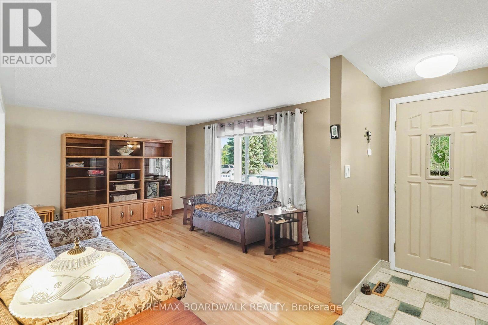 389 Hatfield Crescent, Ottawa, Ontario  K1E 1M6 - Photo 8 - X13777344