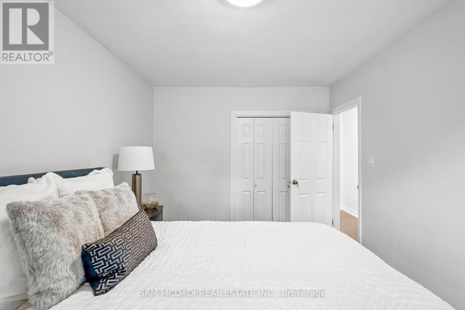1207 Pinegrove Road, Oakville, Ontario  L6L 2W8 - Photo 15 - W13777342