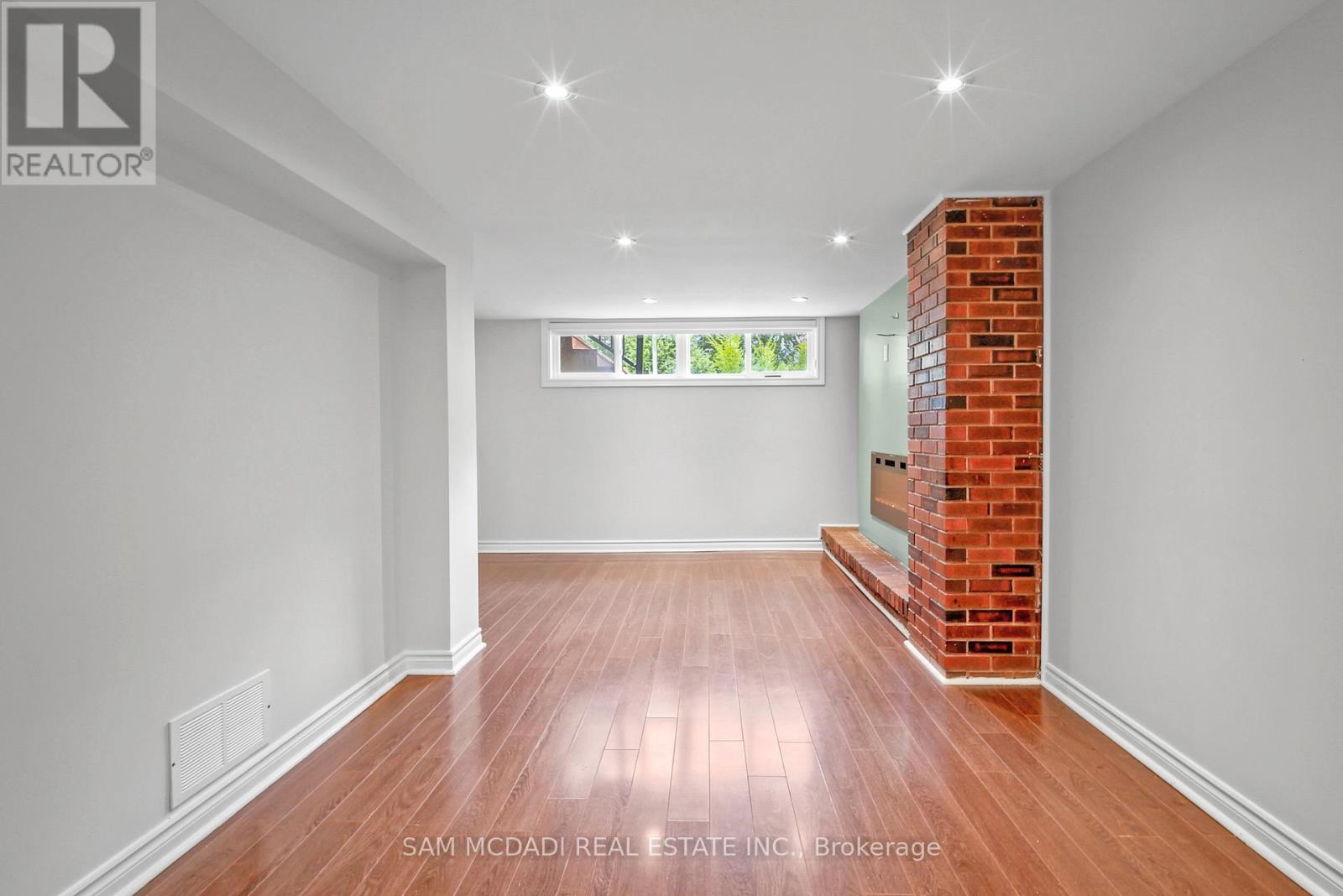 1207 Pinegrove Road, Oakville, Ontario  L6L 2W8 - Photo 19 - W13777342
