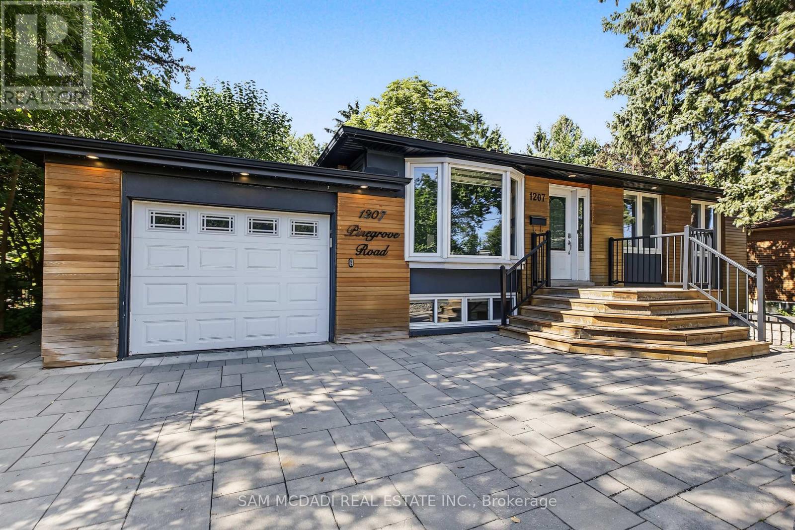 1207 Pinegrove Road, Oakville, Ontario  L6L 2W8 - Photo 2 - W13777342