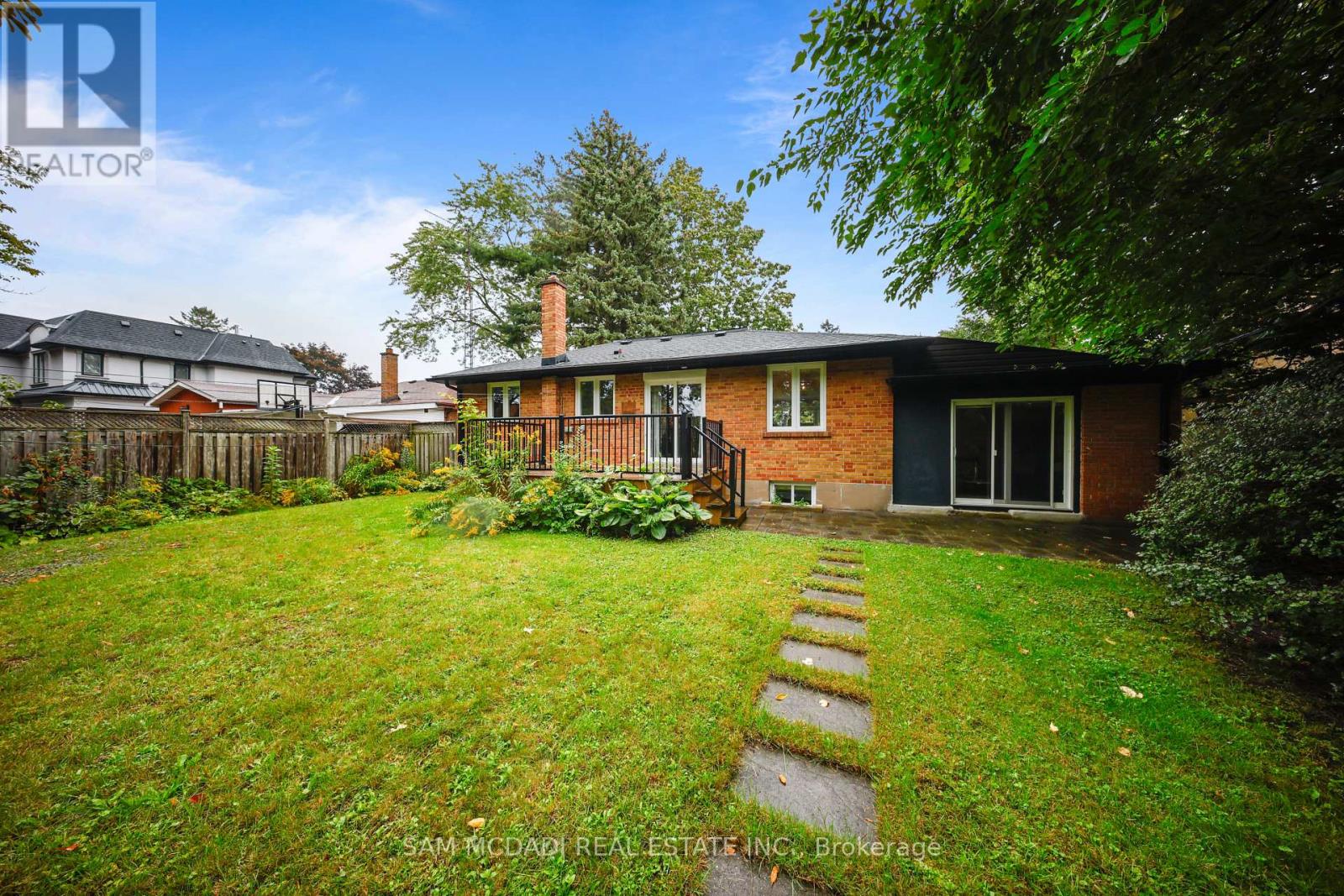 1207 Pinegrove Road, Oakville, Ontario  L6L 2W8 - Photo 33 - W13777342
