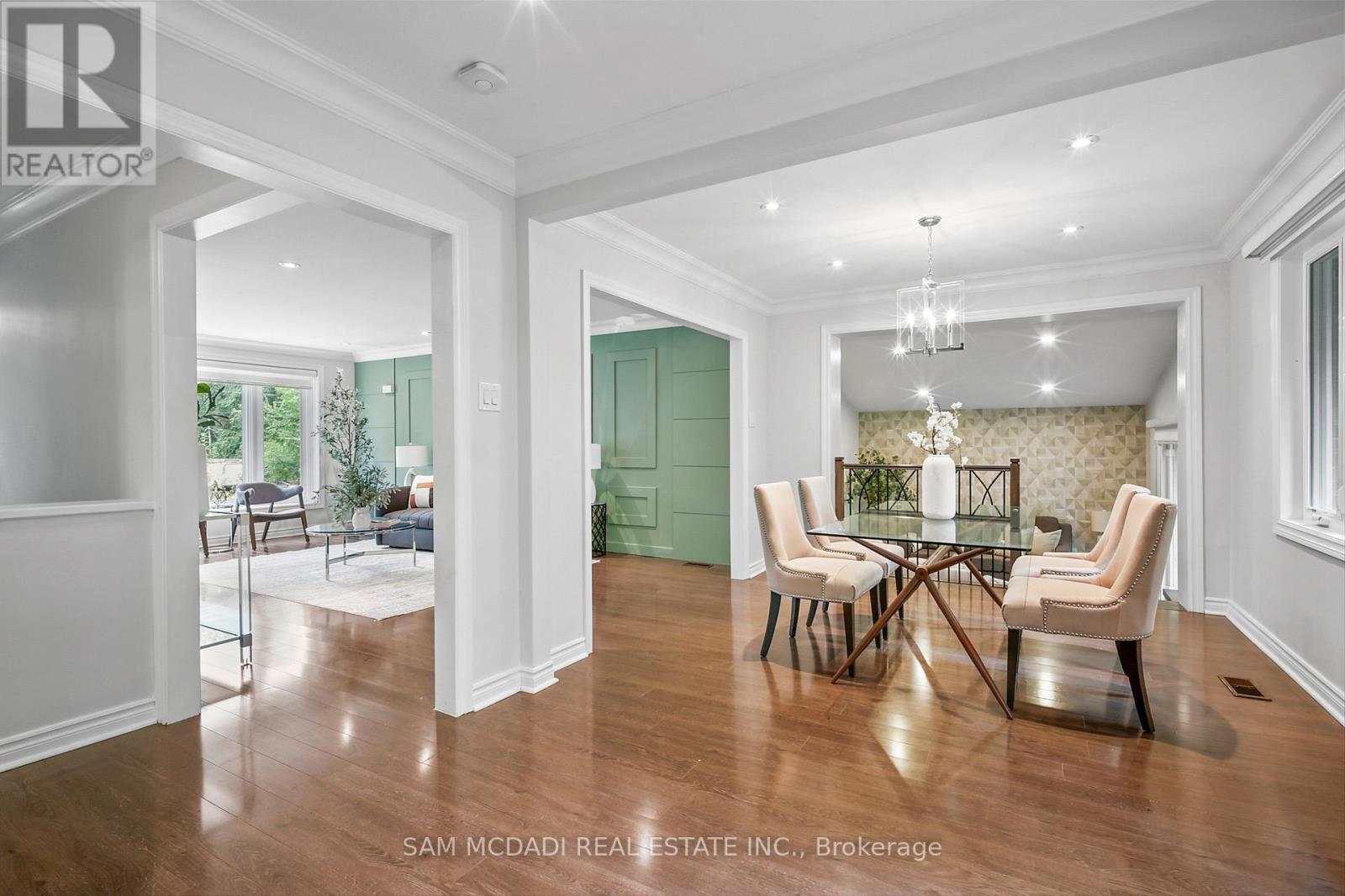 1207 Pinegrove Road, Oakville, Ontario  L6L 2W8 - Photo 9 - W13777342