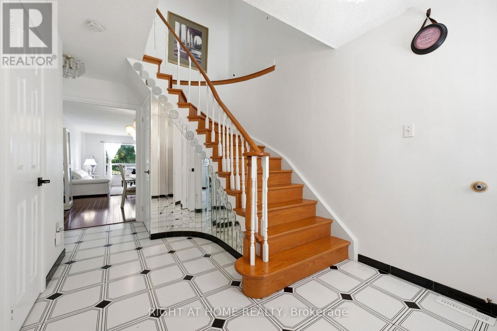 87 William Honey Crescent, Markham, Ontario  L3S 2M2 - Photo 3 - N13777368