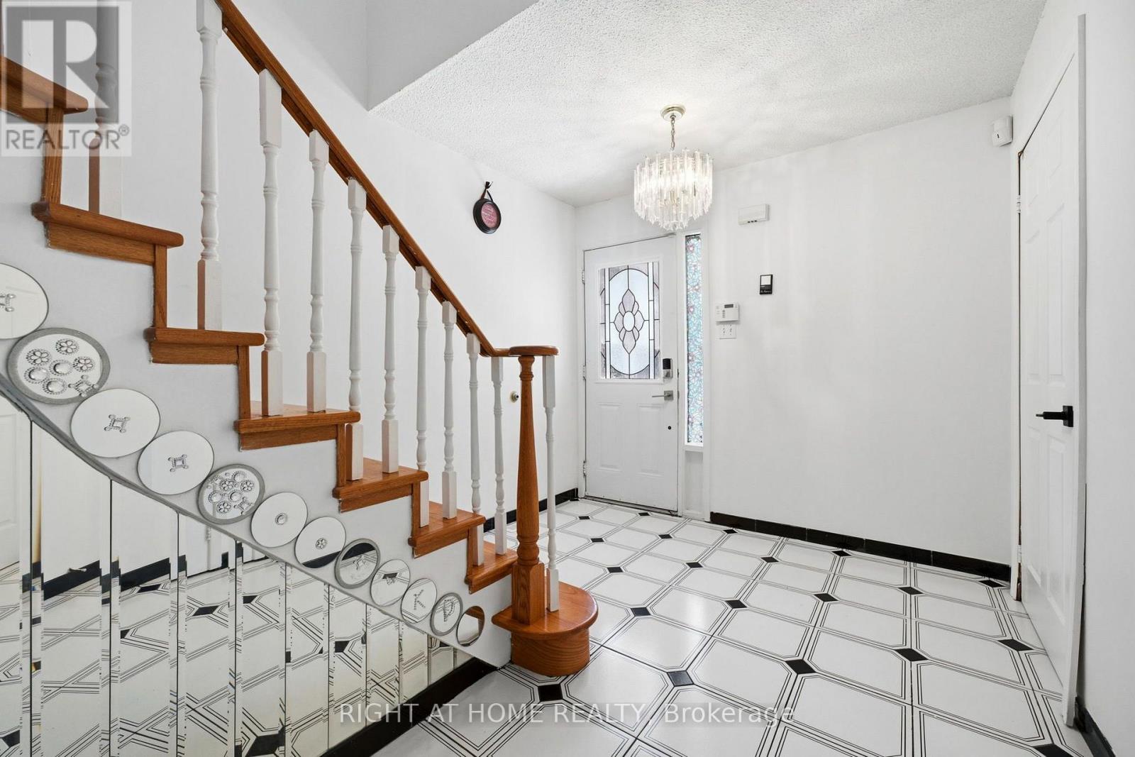 87 William Honey Crescent, Markham, Ontario  L3S 2M2 - Photo 4 - N13777368