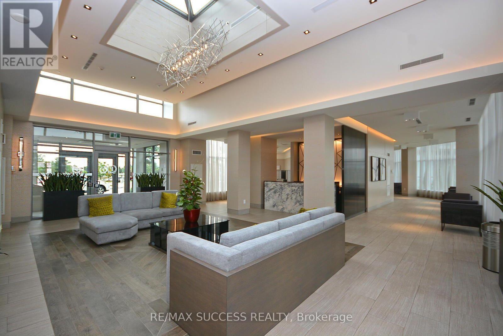 4655 Glen Erin Drive, Mississauga, Ontario  L5M 0Z1 - Photo 3 - W13777354