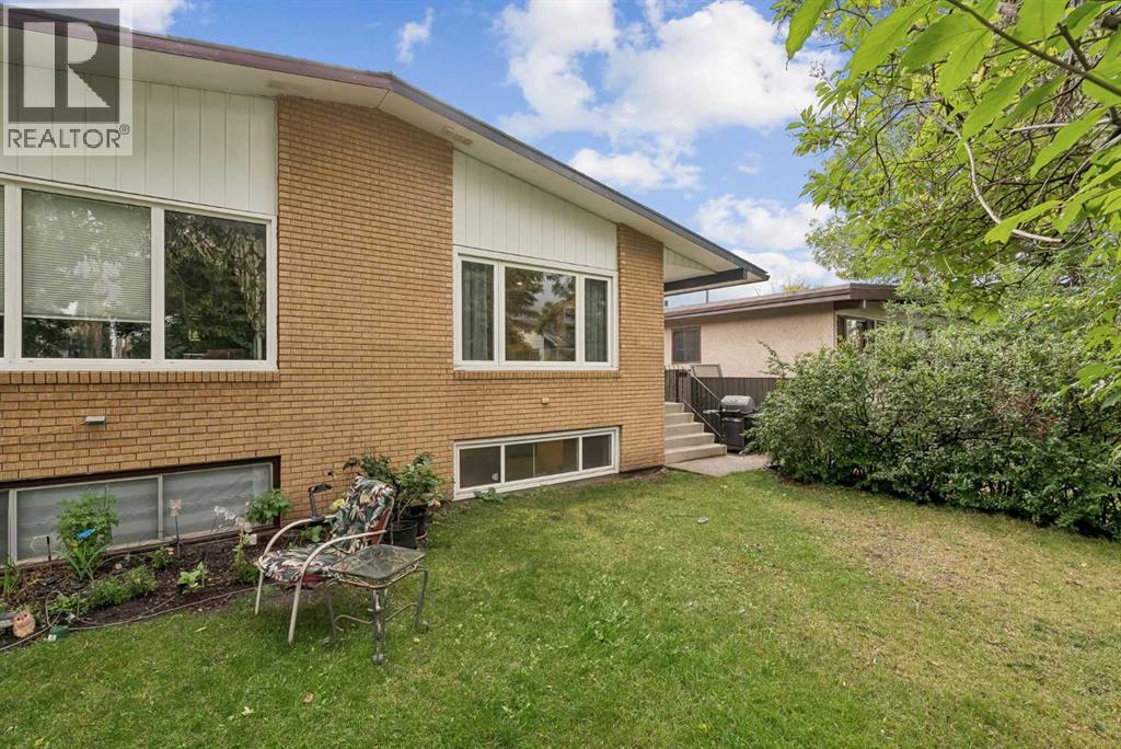 35 Dovercliffe Way SE, Calgary, Alberta  T2B 1W6 - Photo 2 - A2341223