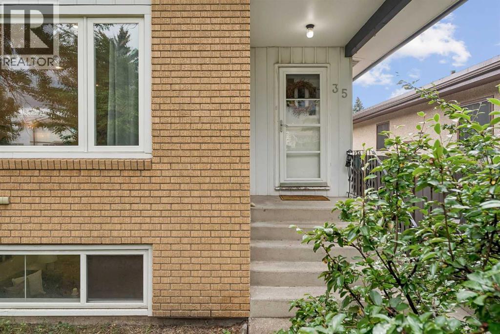 35 Dovercliffe Way SE, Calgary, Alberta  T2B 1W6 - Photo 3 - A2341223