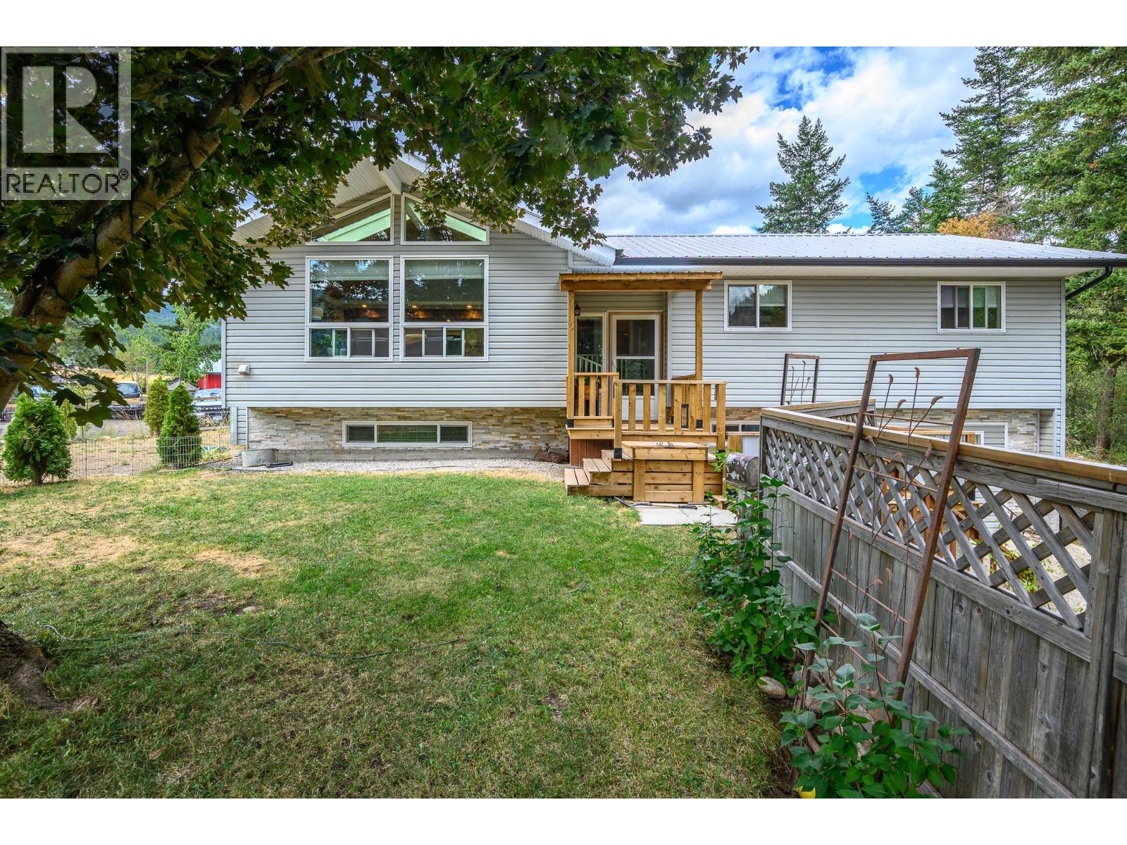 4446 Cedar Hill Road, Falkland, British Columbia  V0E 1W1 - Photo 8 - 10399387