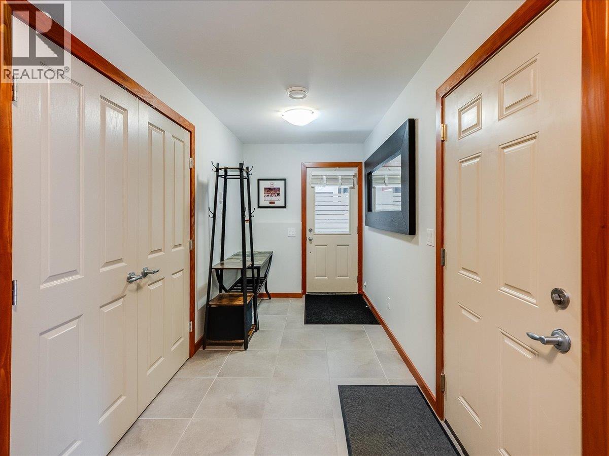 800a Redstone Drive, Rossland, British Columbia  V0G 1Y0 - Photo 4 - 10400629