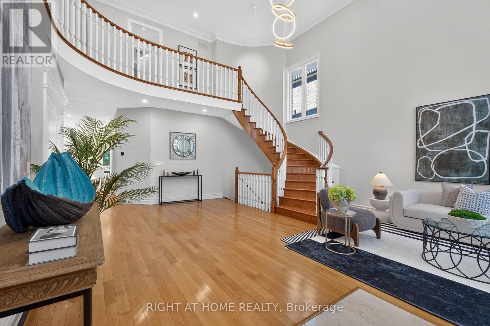 23 Mackay Drive, Richmond Hill, Ontario  L4C 6N9 - Photo 3 - N13777410